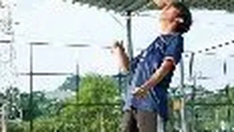 李佳航与儿子同赏动画作品，李晟分享温馨对视瞬间